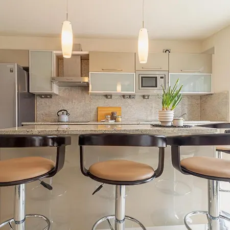 Apartament Happy - 3 Sypialnie, Basen, Tuz Przy Plazy !!! Dla Maksymalnie 8 Osob